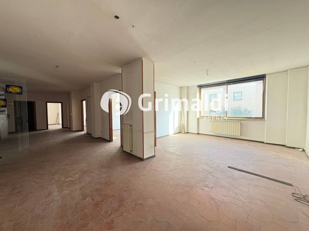 ufficio in vendita a Cecina