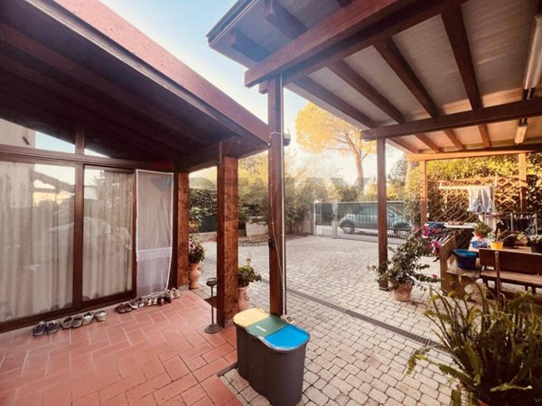 casa indipendente in vendita a Cecina