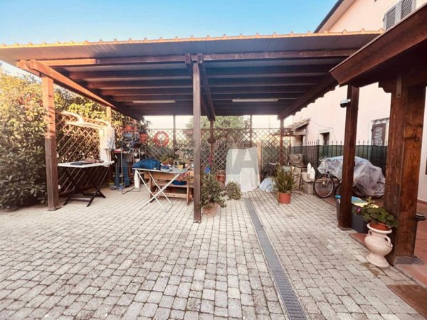 casa indipendente in vendita a Cecina