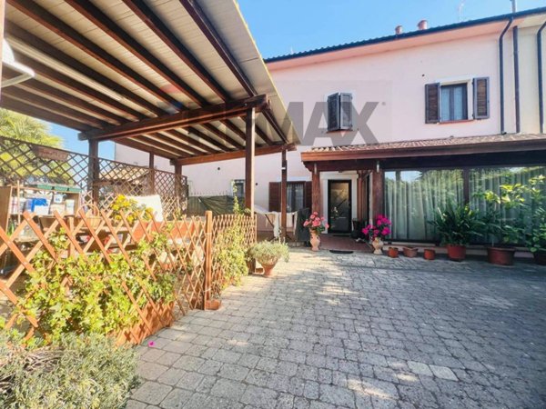 casa indipendente in vendita a Cecina