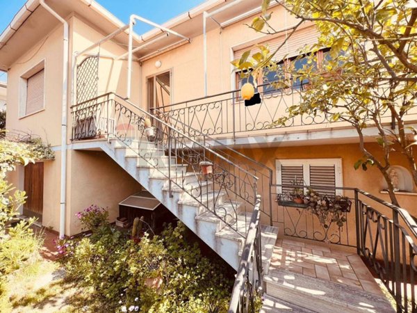 casa indipendente in vendita a Cecina