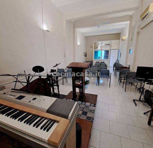 negozio in vendita a Cecina