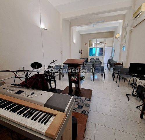 negozio in vendita a Cecina