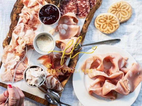 negozio in vendita a Cecina