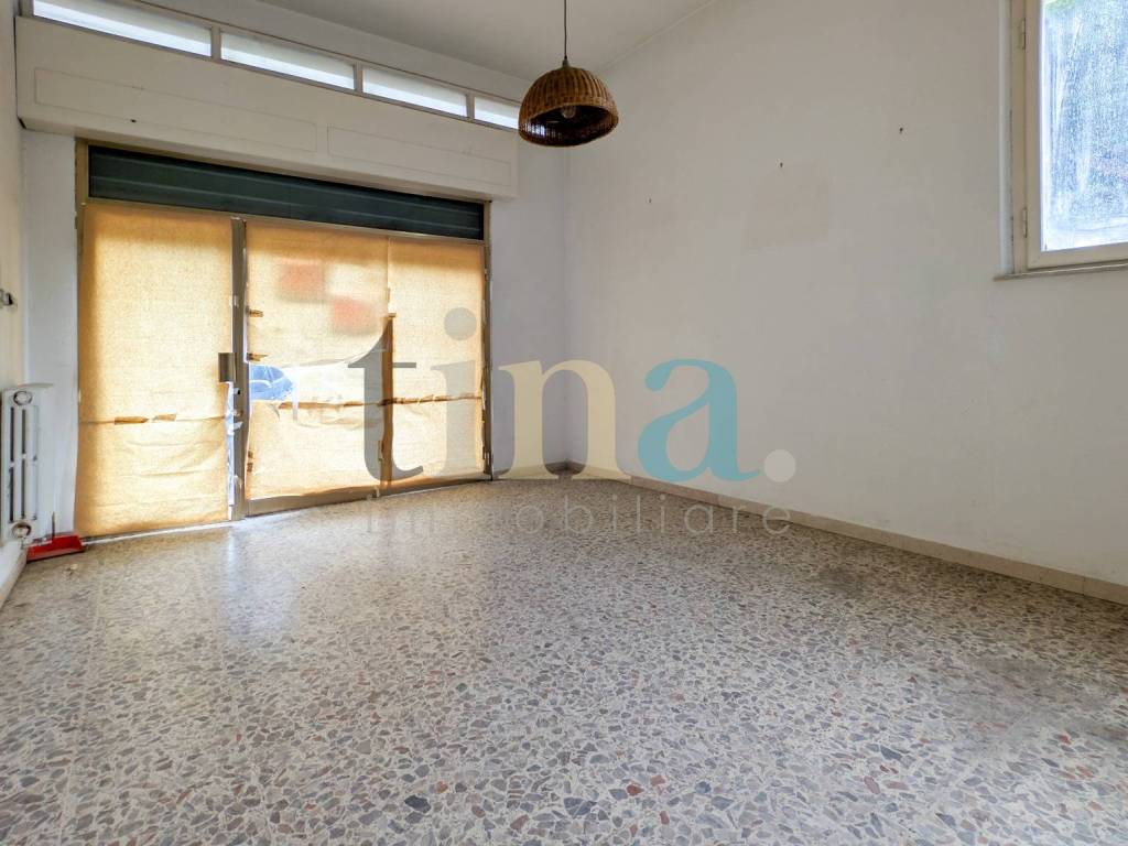 negozio in vendita a Cecina