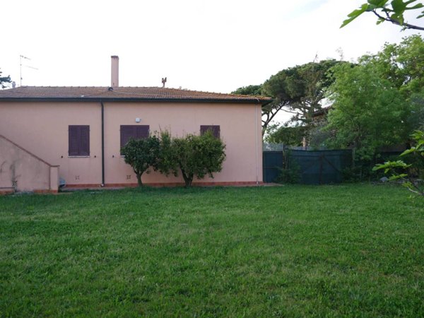 casa indipendente in vendita a Cecina