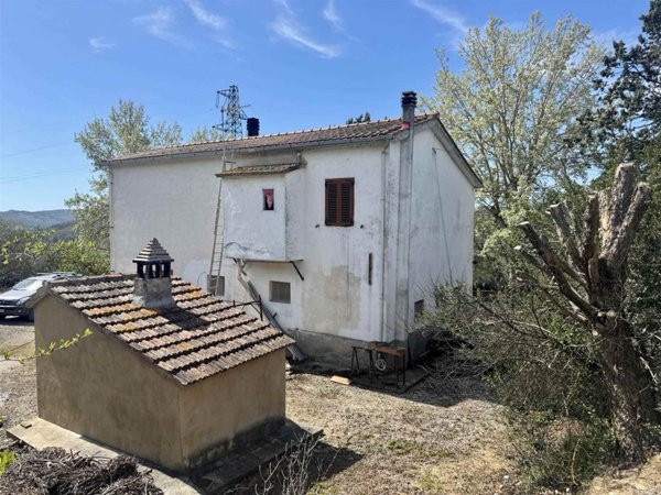 casa indipendente in vendita a Cecina
