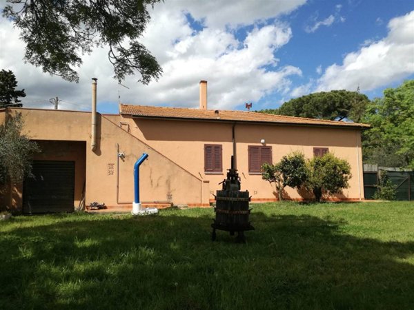 casa indipendente in vendita a Cecina