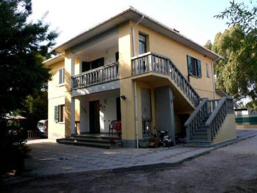 casa indipendente in vendita a Cecina