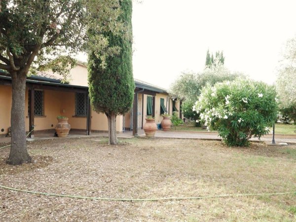 casa indipendente in vendita a Cecina