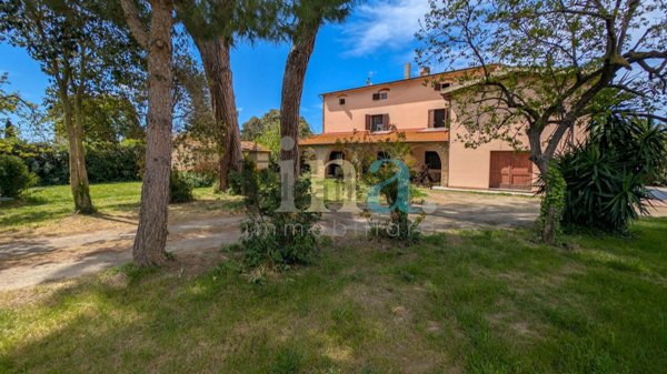 casa indipendente in vendita a Cecina