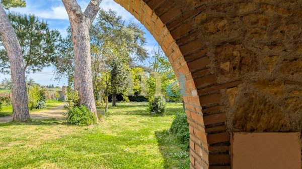 casa indipendente in vendita a Cecina