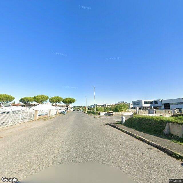 locale commerciale in vendita a Cecina