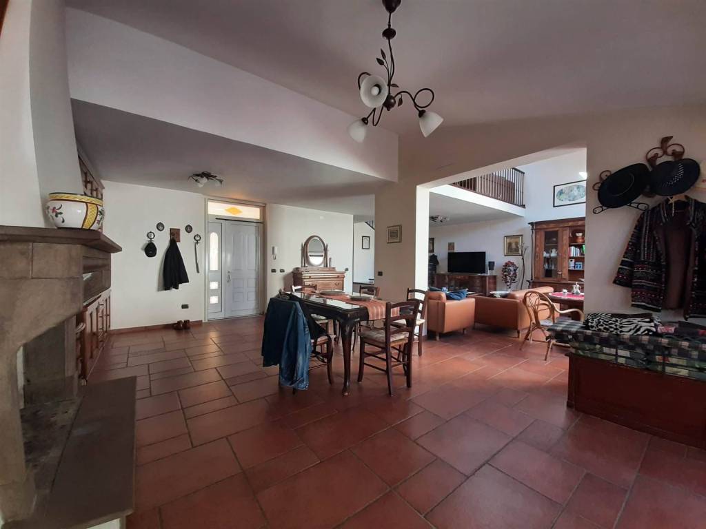 casa indipendente in vendita a Cecina