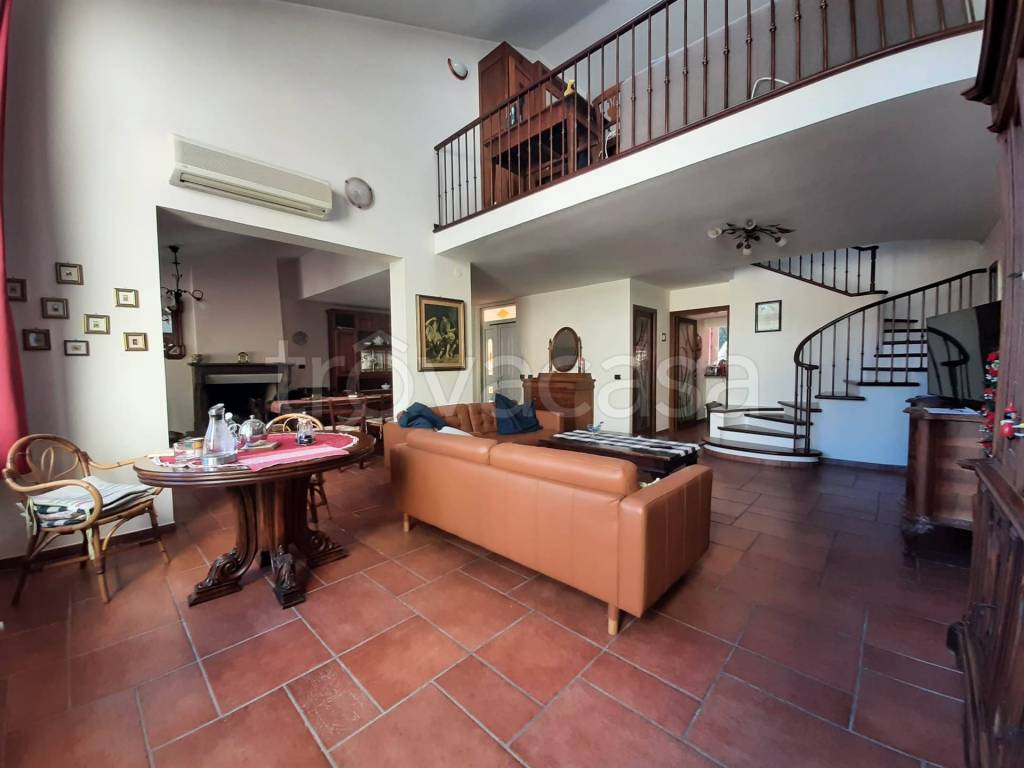 casa indipendente in vendita a Cecina