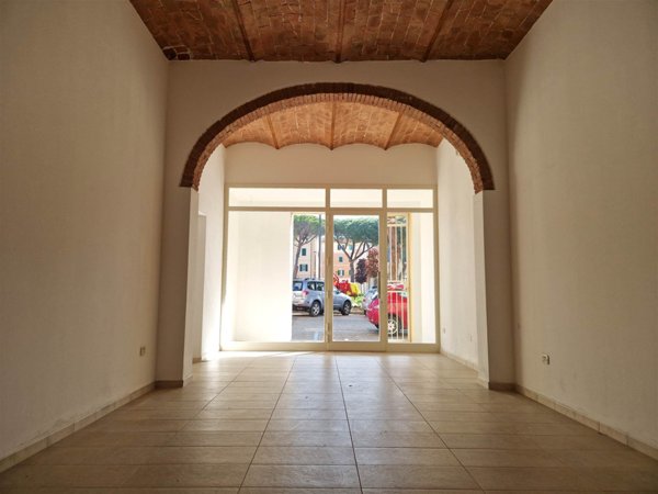 negozio in vendita a Cecina