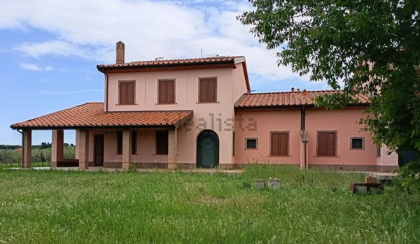 casa indipendente in vendita a Cecina