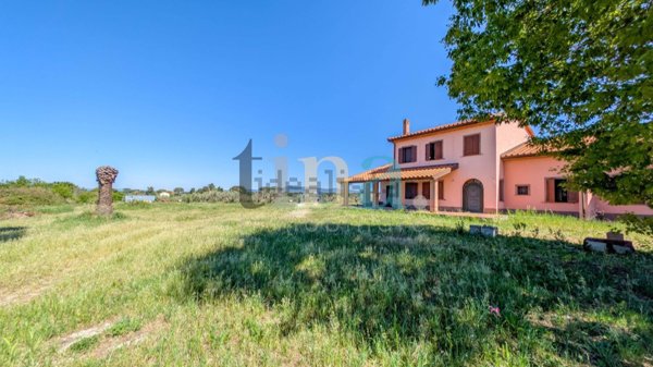 casa indipendente in vendita a Cecina