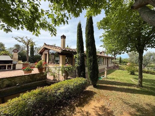 casa indipendente in vendita a Cecina
