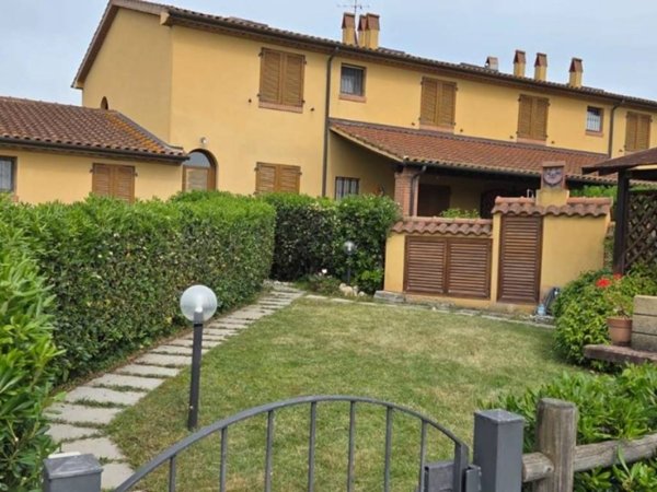casa indipendente in vendita a Cecina
