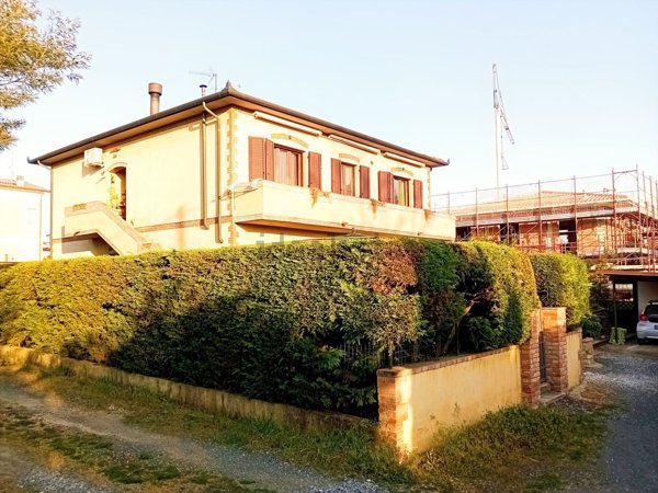 casa indipendente in vendita a Cecina