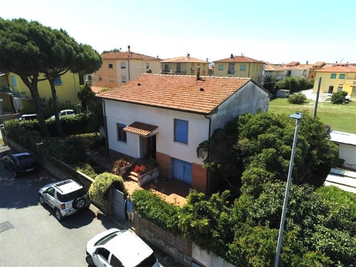 casa indipendente in vendita a Cecina