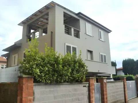casa indipendente in vendita a Cecina