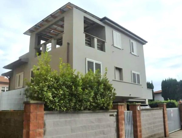 casa indipendente in vendita a Cecina