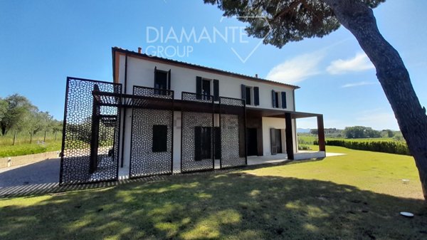 casa indipendente in vendita a Cecina