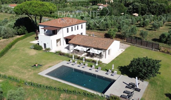 casa indipendente in vendita a Cecina