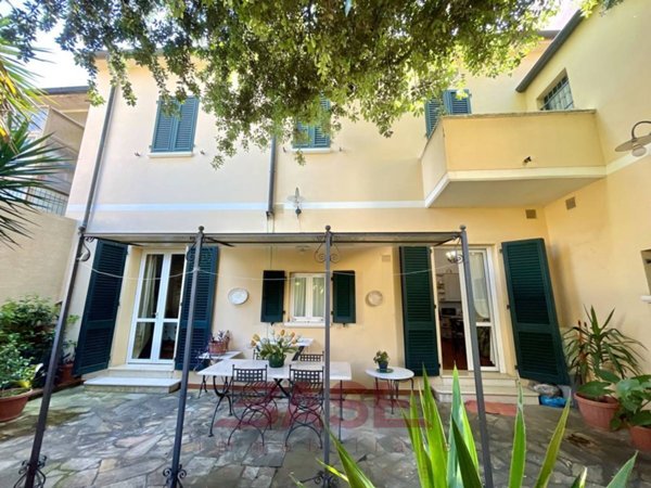 casa indipendente in vendita a Cecina