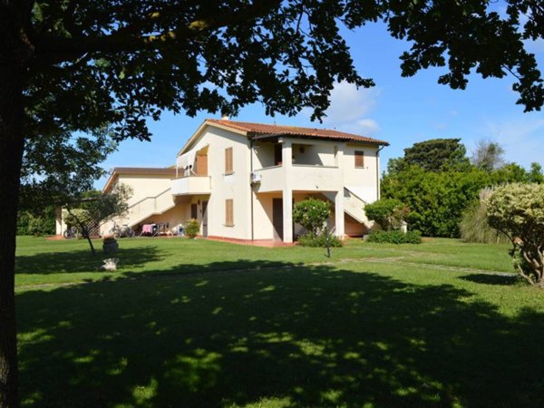 casa indipendente in vendita a Cecina