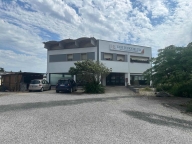 negozio in vendita a Cecina
