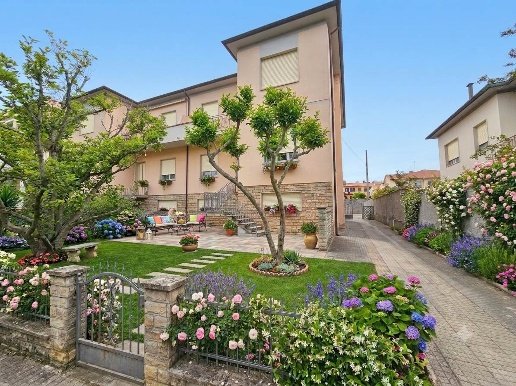 casa indipendente in vendita a Cecina