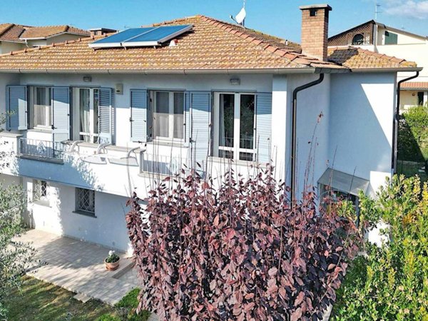 casa indipendente in vendita a Cecina
