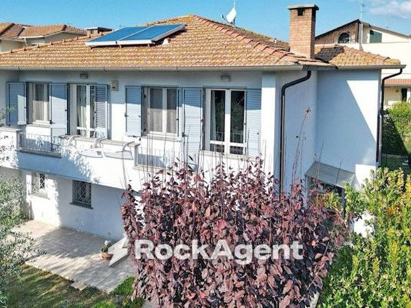 casa indipendente in vendita a Cecina