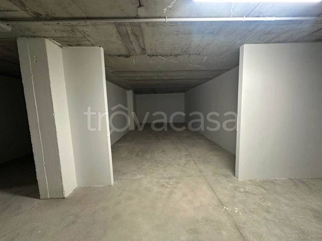 locale di sgombero in vendita a Cecina