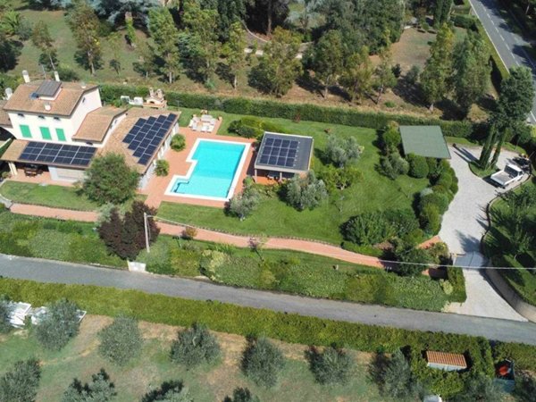 casa indipendente in vendita a Cecina