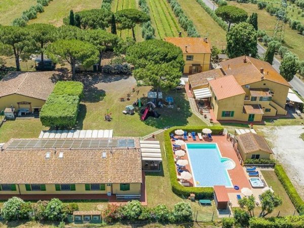casa indipendente in vendita a Cecina