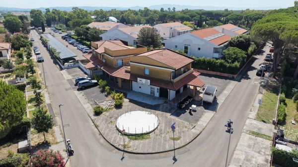 casa indipendente in vendita a Cecina