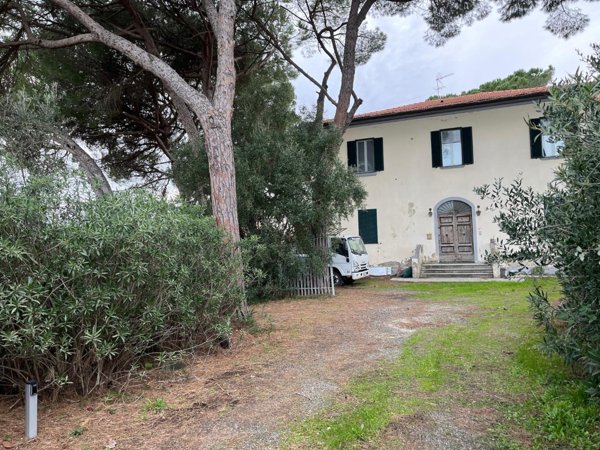 casa indipendente in vendita a Cecina