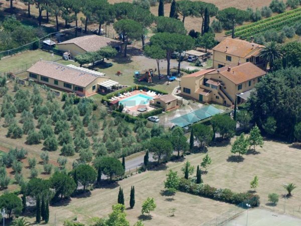 negozio in vendita a Cecina