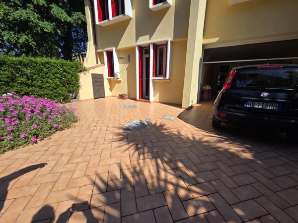 casa indipendente in vendita a Cecina
