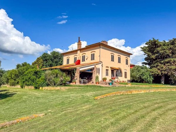 casa indipendente in vendita a Cecina