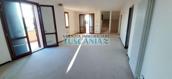 casa indipendente in vendita a Cecina