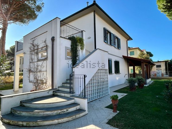 casa indipendente in vendita a Cecina