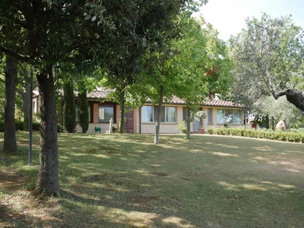 casa indipendente in vendita a Cecina