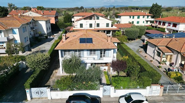 casa indipendente in vendita a Cecina