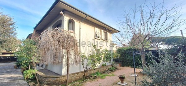 casa indipendente in vendita a Cecina