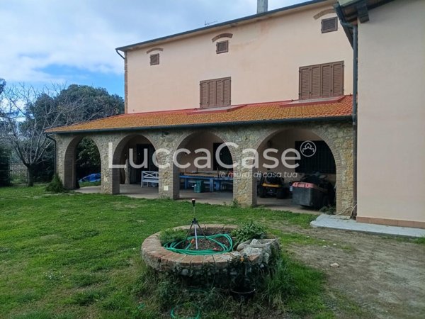 casa indipendente in vendita a Cecina